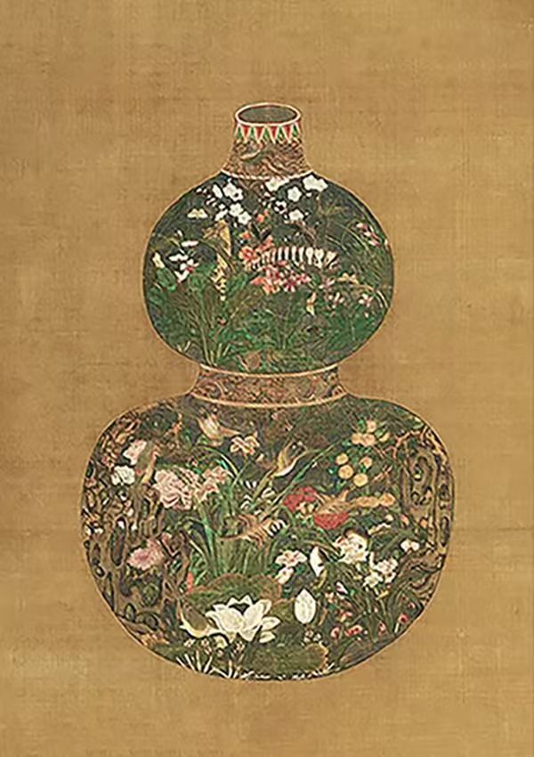 A gourd-shaped vase covered in fine botanical patterns on gold